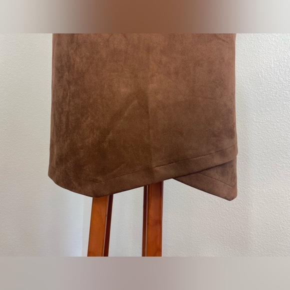 BB Dakota X Steve Madden Arizona Faux Suede Mini Skirt Size 10 Camel Shark Hem - Picture 5 of 13